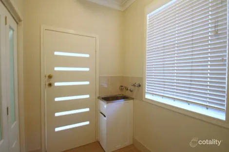 Property photo of 24 Glenroi Avenue Orange NSW 2800