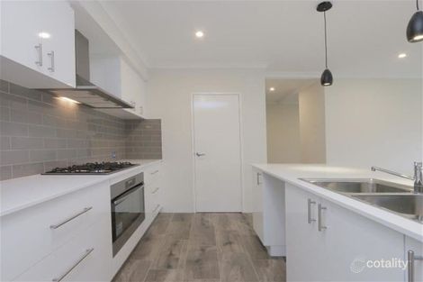 Property photo of 5 Sunstone Boulevard Treeby WA 6164