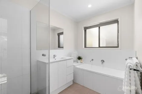 Property photo of 49 Holder Street Wishart QLD 4122