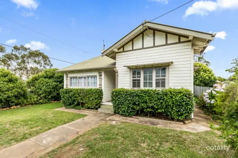 4 Pitt St, Junee, NSW 2663