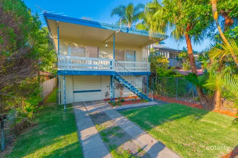 16 LILLA ST, WOODY POINT, QLD 4019