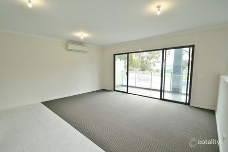 Property photo of 33 Lithgow Way Mooroolbark VIC 3138