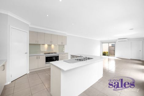 Property photo of 19 Dakota Street Officer VIC 3809