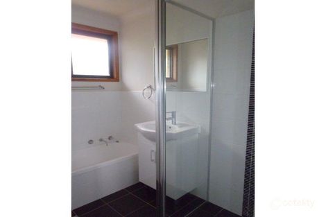 Property photo of 1/9 Cowper Close North Tamworth NSW 2340