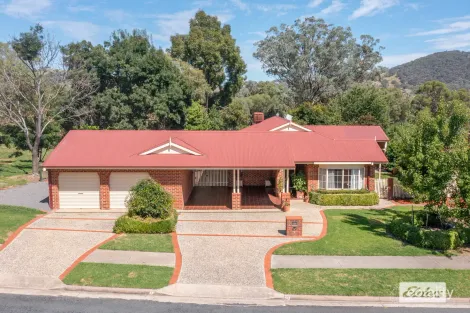 Property photo of 13 Argyle Way West Wodonga VIC 3690