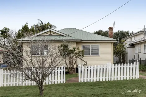Property photo of 11 Glendower Street Mount Lofty QLD 4350