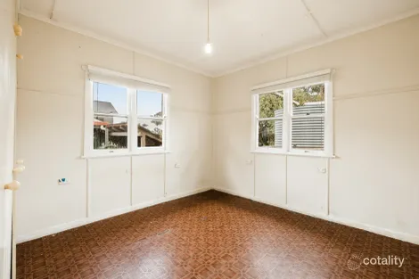 Property photo of 11 Glendower Street Mount Lofty QLD 4350