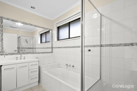 Property photo of 19 James Cook Drive Endeavour Hills VIC 3802