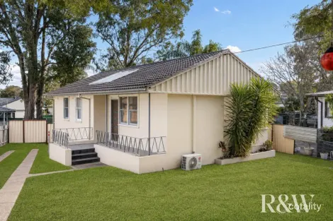 64 Lucena Cres, Lethbridge Park, NSW 2770