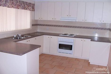 Property photo of 2/19 Roberts Way Kooringal NSW 2650