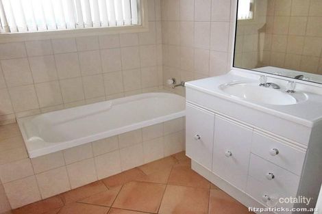 Property photo of 2/19 Roberts Way Kooringal NSW 2650