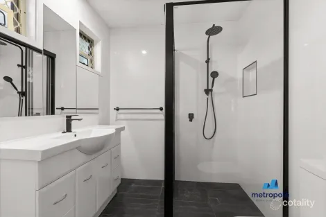 Property photo of 5/55 Wellington Street Coorparoo QLD 4151