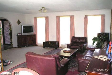 Property photo of 11 Simmonds Place Endeavour Hills VIC 3802