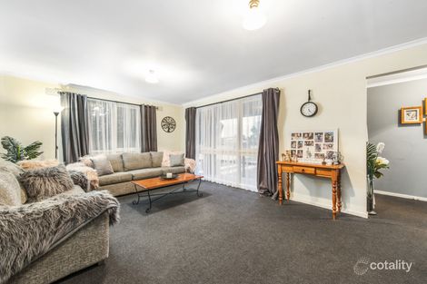 Property photo of 102 James Cook Drive Endeavour Hills VIC 3802