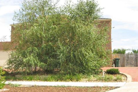 9 Mackenzie Cl, Taylors Lakes, VIC 3038