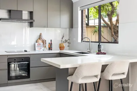 Property photo of 7 Pierce Close Prairiewood NSW 2176