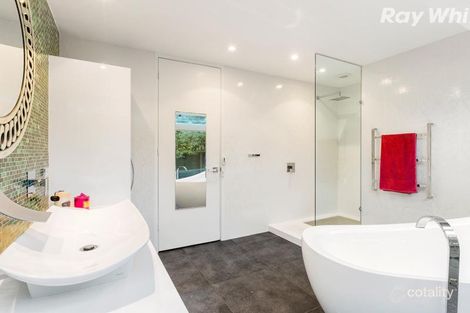 Property photo of 10 St Andrews Court Black Rock VIC 3193