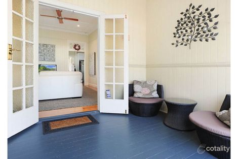 Property photo of 2 Peasant Street Holland Park West QLD 4121