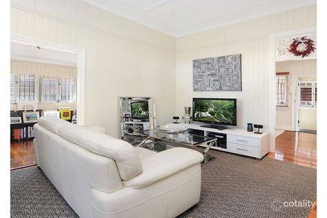 Property photo of 2 Peasant Street Holland Park West QLD 4121