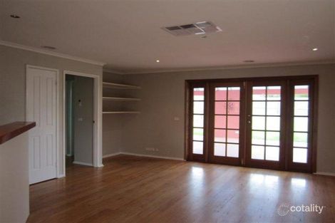 Property photo of 61 Sunbird Crescent Carrum Downs VIC 3201