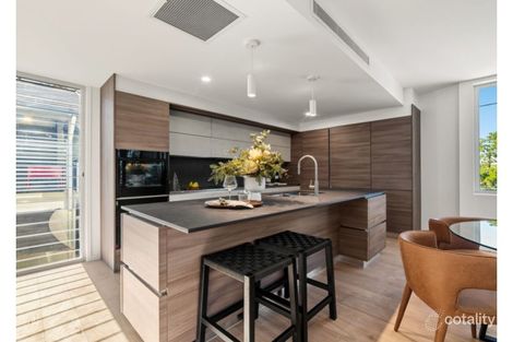 Property photo of 10 Abalone Avenue Paradise Point QLD 4216