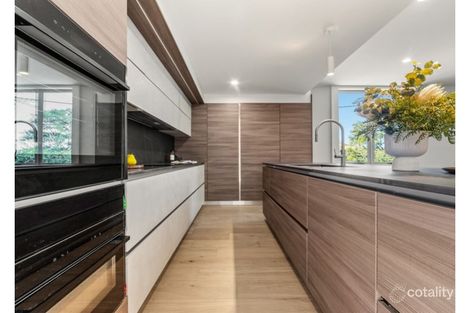 Property photo of 10 Abalone Avenue Paradise Point QLD 4216