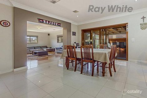 Property photo of 24 Loddon Drive Taylors Hill VIC 3037
