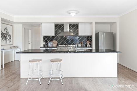 Property photo of 14 Bellsquarry Avenue Cranbourne East VIC 3977