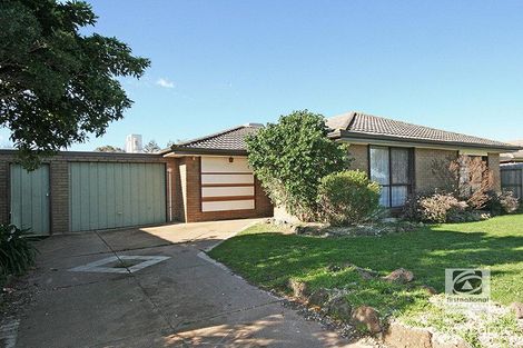 Property photo of 5 Gipps Crescent Cranbourne North VIC 3977