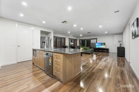Property photo of 32 Aubisque Close Fraser Rise VIC 3336