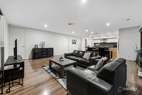 Property photo of 32 Aubisque Close Fraser Rise VIC 3336