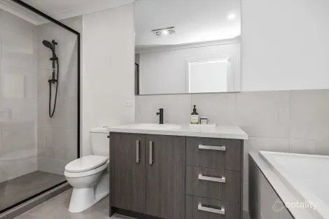 Property photo of 2 Simmons Court Chirnside Park VIC 3116