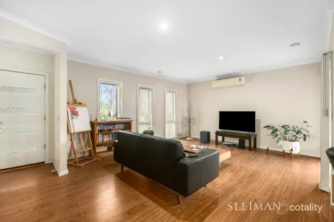 Property photo of 19 Chittenup Bend Sydenham VIC 3037