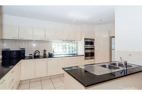 Property photo of 2/8 Drake Avenue Paradise Point QLD 4216