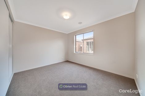 Property photo of 6 Fenix Way Clyde North VIC 3978