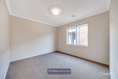 Property photo of 6 Fenix Way Clyde North VIC 3978