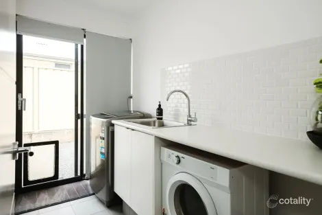 Property photo of 12 Baroda Way Madora Bay WA 6210