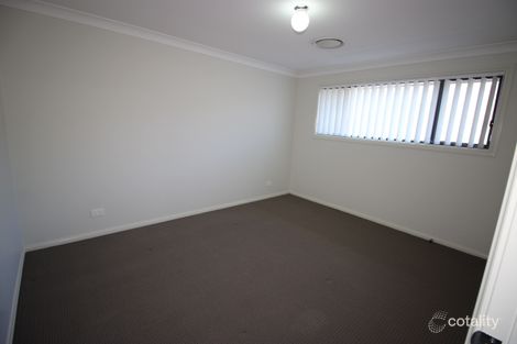 Property photo of 28 Boyne Crescent Cameron Park NSW 2285