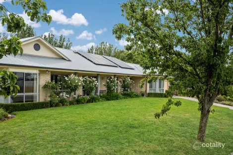 3 HATTON DR, YASS, NSW 2582