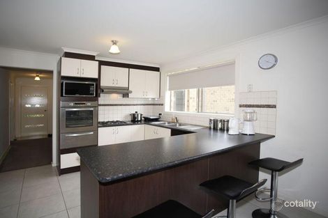 Property photo of 2 Hale Place Pakenham VIC 3810