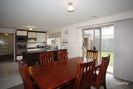 Property photo of 2 Hale Place Pakenham VIC 3810
