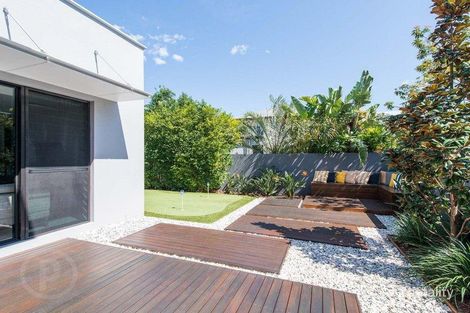 Property photo of 14 Edgewater Place Bulimba QLD 4171