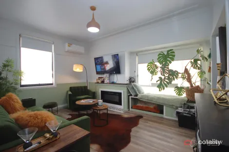Property photo of 24 Phillip Avenue Mount Austin NSW 2650