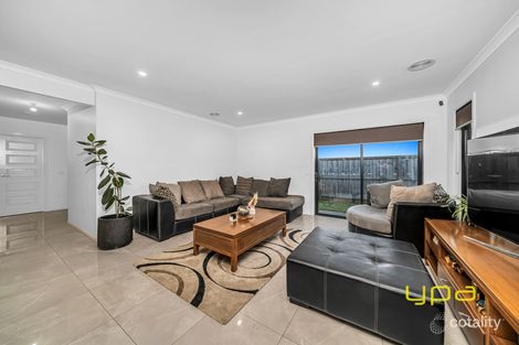 Property photo of 20 Forton Crescent Cranbourne West VIC 3977