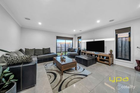 Property photo of 20 Forton Crescent Cranbourne West VIC 3977