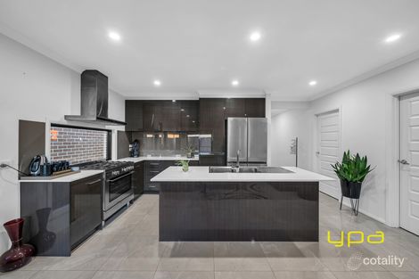 Property photo of 20 Forton Crescent Cranbourne West VIC 3977