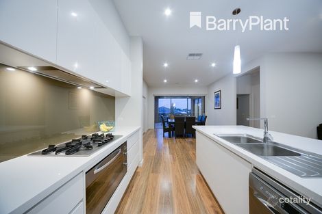 Property photo of 8 Kinkora Way Pakenham VIC 3810