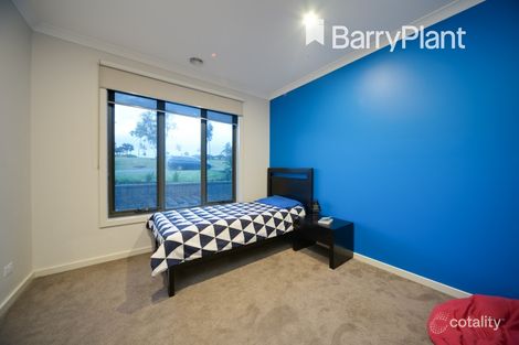 Property photo of 8 Kinkora Way Pakenham VIC 3810