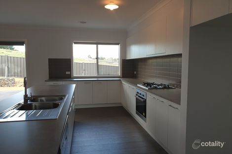 Property photo of 2 Rennick Avenue Kyneton VIC 3444