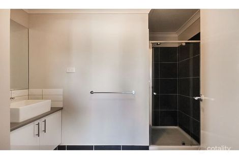 Property photo of 5 Queenie Way Cranbourne West VIC 3977